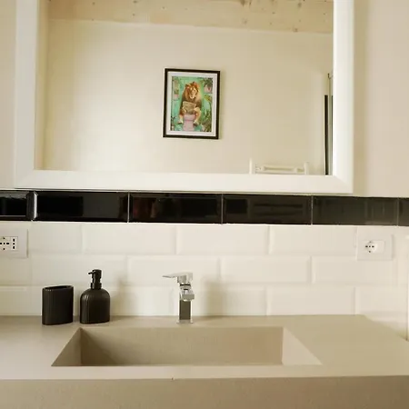 Casa Acquamarina Tra Centro, Mare E Porto بيت للعطل *
